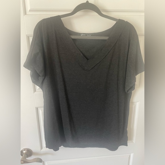 Shein tee - Picture 1 of 2
